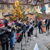 Die B 27 Bigband der Sing- und Musikschule begeisterte mit ihrem fast zweistündigen Open-Air-Konzert bei der Veitshöchheimer Altortweihnacht. Die B 27 Bigband der Sing- und Musikschule begeisterte mit ihrem fast zweistündigen Open-Air-Konzert bei der Veitshöchheimer Altortweihnacht.