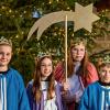 Tim Menth, Emilia Grieb, Anna Herrmann und Julius Schmidt (von links) von der katholischen Pfarrei Sankt Peter und Paul in Hopferstadt nehmen am Sternsinger-Empfang im Bundeskanzleramt teil.