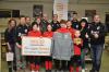 Viele frohe Gesichter: Vertreter des FC Grünsfeld, des Tafelladens und vom Design-Studio 24/7 twentyfourseven freuten sich über das gelungene Spendenprojekt mit den Jako-Winterjacken.