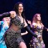330 Menschen besuchen am Montag (30.12.24) die Jahresabschluss-Gala des KulturPackts im Evangelischen Gemeindehaus in Schweinfurt. Rund 70 Künstlerinnen und Künstler treten bei dem etwa dreistündigen Programm auf. Die Tanzgruppe Shazanara entführt in die Welt des Orients.