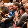 330 Menschen besuchen am Montag (30.12.24) die Jahresabschluss-Gala des KulturPackts im Evangelischen Gemeindehaus in Schweinfurt. Rund 70 Künstlerinnen und Künstler treten bei dem etwa dreistündigen Programm auf.