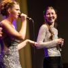 330 Menschen besuchen am Montag (30.12.24) die Jahresabschluss-Gala des KulturPackts im Evangelischen Gemeindehaus in Schweinfurt. Rund 70 Künstlerinnen und Künstler treten bei dem etwa dreistündigen Programm auf. Im Bild: das dreistimmige Gesangstrio Candy Girls, die Jazz und Pop miteinander verbinden.