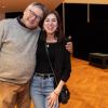 330 Menschen besuchen am Montag (30.12.24) die Jahresabschluss-Gala des KulturPackts im Evangelischen Gemeindehaus in Schweinfurt. Rund 70 Künstlerinnen und Künstler treten bei dem etwa dreistündigen Programm auf.