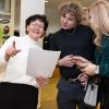 330 Menschen besuchen am Montag (30.12.24) die Jahresabschluss-Gala des KulturPackts im Evangelischen Gemeindehaus in Schweinfurt. Rund 70 Künstlerinnen und Künstler treten bei dem etwa dreistündigen Programm auf.