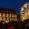Das Riesenrad ist neu beim Volkacher Winterzauber und war am ersten Tag gleich der Publikumsmagnet.