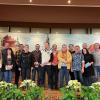Auf dem Foto Karin Erhard, Ilona Gangnus, Rainer Ziegler, Sinaida Petrikov, Matthias Vogler, Sylvia Werner, Paul Friedrich, Marius Mohrmann, Klaus Lempert, Maximilian Kürschner, Jonny Frank, Willi Manger, Bettina Schmidt, Jürgen Ankenbrand, Marco Bauer, Bernd Popp.