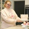 Julia Bärwald kreiert leidenschaftlich gerne Torten und süße Köstlichkeiten wie Macarons. 14 Jahre lang erfüllte sie die Wünsche ihrer Kunden in der heimischen Küche. Vor Weihnachten hat sie mit "Cupcakes World" ein Geschäft in Gerolzhofen eröffnet.
