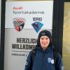 Unser Bild zeigt Marlon Henning vor der Audi Sport-Akademie in Ingolstadt, in der der 15-Jährige aus Schwärzelbach untergebracht ist.