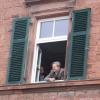 Die Elfen von Fasenachtsverein und ihr Sitzungspräsident stürmten am Samstag mit viel Tamtam das Zellinger Rathaus.