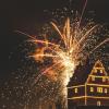 Das Archivbild vom Jahreswechsel 2019/2020 zeigt das Silvesterfeuerwerk in Bad Neustadts Innenstadt zur Begrüßung des neuen Jahrzehnts. Auch 2025 wurde mit Böllern und Feuerwerk begrüßt.