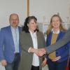 Ines Fratoianni (zweite von links) eröffnete in Laub eine neue Naturheilpraxis in der Natura-Akademie. Michael Leisten gratulierte dazu und wünschte mit Gertrud Busch-Leisten und Prichsenstadts Bürgermeister René Schlehr (links) alles Gute.