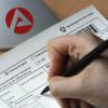 Wer beim Antrag auf Arbeitslosengeld schwindelt, muss mit harten Konsequenzen rechnen.