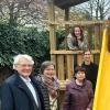 Die Einweihung des neuen Klettergerüsts erfolgte im kleinen Kreis mit dem AWO Stadtverband Würzburg, vertreten durch (von links) Willi Dürrnagel, Jutta Henzler und Margarete Dürrnagel, sowie Anna Schmitt vom Fachbereich Kinder, Jugend und Familie und Einrichtungsleitung Ann-Sophie Lorey (oben).