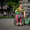 Die Assistenzhundetrainerin Lisa Ophüls mit ihrem Assistenzhund. Foto: Lisa Ophüls