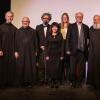 Groß war die Gratulantenschar zum 80. Geburtstag von Pater Anselm Grün. Das Bild zeigt (von links) Prior Pascal Herold, Bruder Ansgar Stüfe, Ahmad Milad Karimi, Hsin-Ju Wi, Anna-Lena Ils, Bernd Deininger, Pater Anselm Grün, Bodo Janssen, Bruder Linus Eibicht, Matthias Slunitschek und Pater Mauritius Wilde.