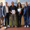 Auf dem Bild (von links) Bürgermeister Rimpar Bernhard Weidner, Verbandsehrenamtsbeauftragter Andreas Vogler, BFV Vizepräsident Jürgen Pfau, Peter de Candido ,Silke de Candido, BFV Kreisvorsitzender Marco Göbet, Landrat Thomas Eberth und Kreisehrenamtsbeauftragter Helmut Wittiger.
