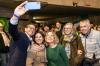 Selfie mit der Außenministerin: Die unterfränkischen Grünen nutzen die Gelegenheit. 