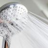 Legionellen sind Bakterien, die durch zerstäubtes oder vernebeltes Wasser übertragen werden, zum Beispiel beim Duschen. In Schweinfurt sollen jüngst mehrere Häuser betroffen gewesen sein.