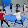 In Spielen entdecken die Kinder ihre eigene und fremde Kraft. In Spielen entdecken die Kinder ihre eigene und fremde Kraft.