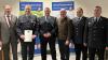 Auf dem Foto von links: Bürgermeister Wolfgang Seifert, der Geehrte Heribert Schustek, 1. Kommandant der FFW Eichenhausen Thorsten Hüllmantel, Landrat Thomas Habermann, Kreisbrandinspektor Michael Weber und Kreisbrandmeister Thomas Ganz.