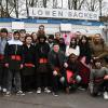 Die Löwenklasse der Mönchbergschule Würzburg bei der Eröffnung der Schülerfirma "Löwen Bäcker" gemeinsam mit Klassleiterin Mareike Eder, Schulleiter Alban Schraut, Hausmeister Herr Wallrapp, 3. Bürgermeisterin Judith Roth-Jörg, Sozialreferentin  Hülya Düber, Vorstandsmitglied der Sparkasse Mainfranken Jochen Schönleber und Landtagsabgeordneter Björn Jungbauer.