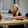 Moritz Rottmann und Silke Mayer beantworten die Fragen der Fußballspielerinnen der DJK Würzburg.