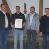 Ehrung für die höchste Fett+Eiweiß (kg)-Menge der Betriebsrasse Fleckvieh im Landkreis. Auf dem Foto sind zu sehen (von links): Karlheinz Gayer (Zuchtleiter RZV Franken), Sebastian Fuchs (Riedenheim), Lothar Ehehalt (Vorsitzender RZV Franken und MER Unterfranken) und Klaus Förster (AELF Kitzingen-Würzburg).