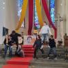 Spielerisch setzten junge Leute das Thema des Gottesdienstes „Wer ist der Größte?“ um.