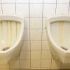 Viele Schultoiletten in Unterfranken sind in einem unzumutbaren Zustand. Doch den Kommunen fehlt oft das Geld zur Sanierung. CSU und Freie Wähler im Landtag lehnen Hilfen des Freistaats dennoch ab.