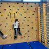 Kinder in der "Eiswand".