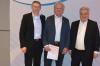 Auf dem Bild (v.l.) Jürgen Pfau (Bezirks-Vorsitzender Ufr./BFV-Vizepräsident), Erich Braun und Reinhold Baier (BFV-Vizepräsident).