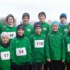 Im Bild: Die Crossläufer:innen der DJK Schweinfurt mit hinten von links Hanna Hümmer, Kilian Kemper, Simon Baunach, Justus Voll, Samuel Retka und Felix Joa sowie vorne von links Sara El-Qarm, Elias Geyer, Liam Geyer, Lilly Schenk, Carolina Kemper und Milena Retka.