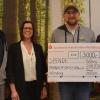 Die Chefs der Holzbau-Firma zeigen stolz den Scheck (von links): Geschäftsführer Stefan Höflich, Büroleiterin Heike Köhler, Geschäftsführer Sebastian Preising, Geschäftsführer Christian Gold.