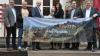Sie stellten gemeinsam den neuen Slogan des Tourismusvereins vor (von links): Alexander Blöchl (Burgenwinkel-Manager), Bernd Ebert (Tourismusarbeit Ebern), Landrat Wilhelm Schneider, Janina Selig (Tourismusarbeit Zeil a.M.), Susanne Volkheimer (Geschäftsführerin Haßberge Tourismus e.V.), Silke Brochloß-Gerner (Leiterin Kultur und Tourismus Haßfurt), Maroldsweisachs Bürgermeister Wolfram Thein und Bad Königshofens Kurdirektor Werner Angermüller