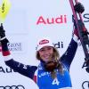 Fabelrekord beim Ski-Weltcup in Sestriere: Die US-Amerikanerin Mikaela Shiffrin feiert nach ihrem Sieg im Slalom der Damen . Es ist ihr 100. Weltcup-Sieg.