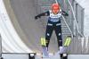 Skispringen heute live im TV und Stream aus Trondheim: Das Team-Skispringen der Damen bei der Nordischen Ski-WM 2025 wird am Samstag (1. März) live im Fernsehen gezeigt. Zeitplan, Sender und Mediathek hier.