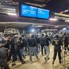 Nach der Rückreise warteten zahlreiche Beamte von Bundes- und Landespolizei am Hauptbahnhof München auf die Fußball-Fans.