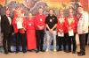 FVF-Beirat Felix Zirkelbach (l.) kam mit Orden zur Prunksitzung, darunter der „Till von Franken“, den Martin Kaiser (2. v. l.) für sein Engagement erhielt. Verdienst- und Verbandsorden nahmen Petra Schmitt, Daniel Hagemann, Marius Fischer sowie Johannes und Marcel Kaiser entgegen. Karlheinz Surauf (rechts) überreichte – wie jedes Jahr – einen Obolus für die Jugendarbeit der Faschingsfreunde.