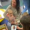 21 Eltern mit ihren Kinder besuchten die Volkacher Bücherei. 21 Eltern mit ihren Kinder besuchten die Volkacher Bücherei.