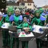 Sind die Aliens schon längst unter uns? Hier zu sehen sind die "Außerirdischen" von der Faschingsgruppe Kunterbunt beim Faschingszug in Karlstadt 2024.
