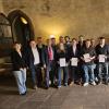 Ausgezeichnete Handwerker: Das Foto zeigt (von links) Stiftungsassistentin Sabina Förster, Peter Urbansky (HWK), Michael Bissert (HWK), Bürgermeisterin Judith Roth-Jörg, Martin Reith (Schulleiter der Josef-Greising-Schule) und alle Preisträger.