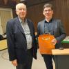 Der Theologe Dr. Michael Bauer stellte im ÖZ anschaulich die verschiedenen Gruppierungen kirchlicher Gemeinschaften dar, die sich nach Tod und Auferstehung von Jesus entwickelten. Freundeskreis-Vorsitzender Dr. Jochen Scheidemantel (links) bedankt sich beim Referenten.