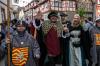 Als Graf und Gräfin von Rieneck zogen der Bundestagsabgeordnete Bernd Rützel (SPD) und Kultusministerin Anna Stolz (FW) durch die historische Altstadt von Rieneck.