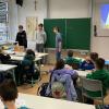 Die "Medi-Turtles" zu Besuch in der 5b (von links): David Senger, Eric Stang und Lukas Semmel.