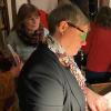 Autogrammstunde  von Dr. Friedericke Schmöe (links im Bild).
