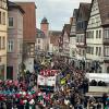 Dichtes Gedränge herrschte beim Faschingszug in Ochsenfurt  im vergangenen Jahr.