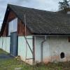 An der Festhalle Wernfeld soll unter anderem das große Eternitdach saniert werden.