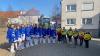 Mit 34 Gruppen aus acht Gemeinden begeisterte der Helmstadter Faschingszug über tausend Zuschauer. Eine Demonstration an Farbenpracht und Ideenreichtum, die die Straßen der Marktgemeinde in eine pulsierende Feiermeile verwandelte.
