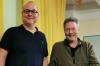 Volker Schmalholz (rechts) wurde für 20 Jahre aktives Musizieren von Vorstand Christian Fleischmann (links) geehrt.