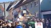 Ein bunter Gaudiwurm zog in Erlenbach beim Faschingszug durch das Dorf.